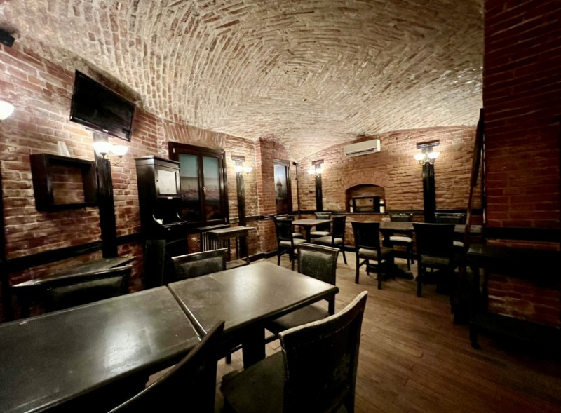 INCHIRIERE  VINOTECA/CLUB/COFETARIE /RESTAURANT PIATA VICTORIEI