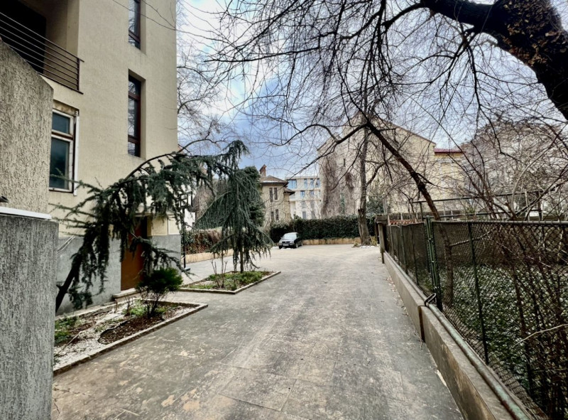 VANZARE APARTAMENT 4 CAMERE CU DOUA PARCARI - BD.DACIA