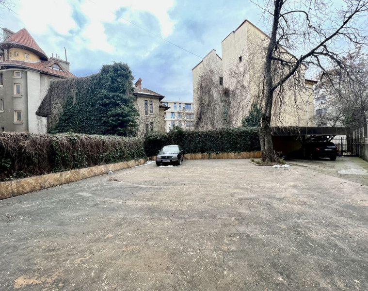 VANZARE APARTAMENT 4 CAMERE CU DOUA PARCARI - BD.DACIA