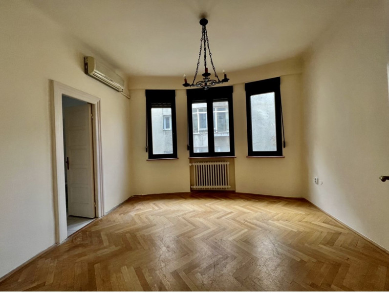 VANZARE APARTAMENT 4 CAMERE CU DOUA PARCARI - BD.DACIA