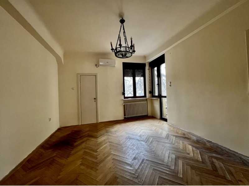 VANZARE APARTAMENT 4 CAMERE CU DOUA PARCARI - BD.DACIA