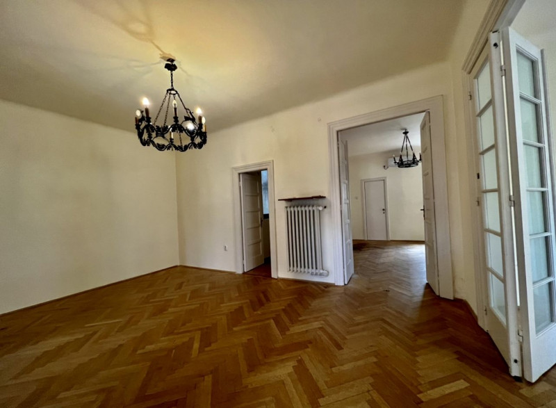 VANZARE APARTAMENT 4 CAMERE CU DOUA PARCARI - BD.DACIA
