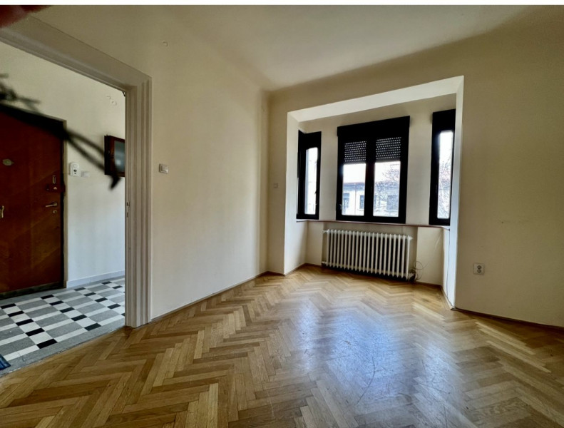 VANZARE APARTAMENT 4 CAMERE CU DOUA PARCARI - BD.DACIA