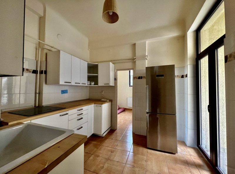VANZARE APARTAMENT 4 CAMERE CU DOUA PARCARI - BD.DACIA
