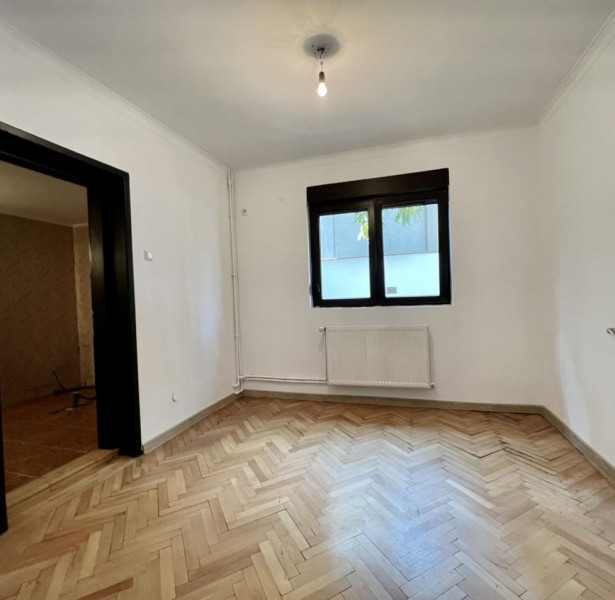 INCHIRIERE 2 CASE  CU 8 CAMERE SI  TEREN DE 500mp POPA SAVU