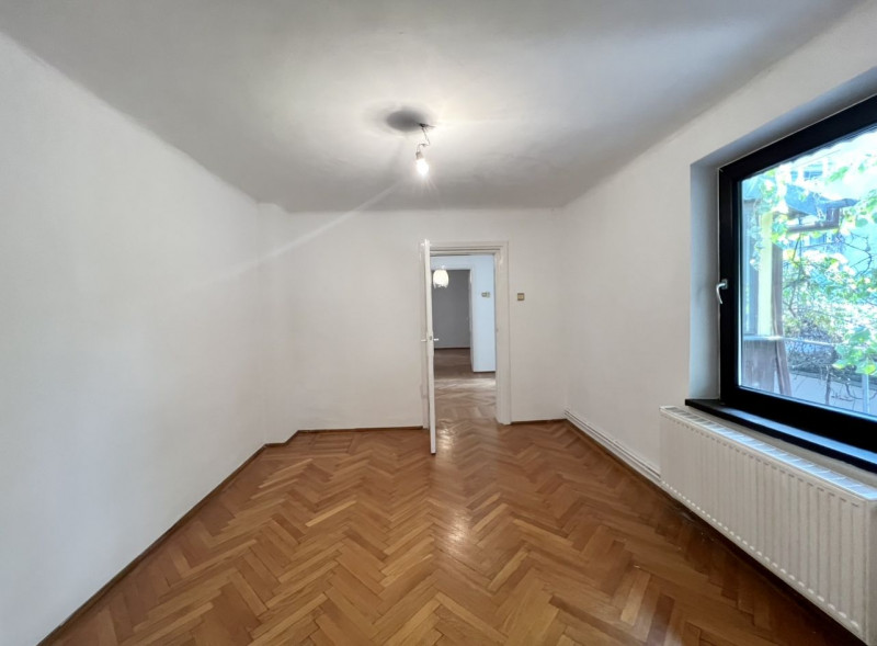 INCHIRIERE 2 CASE  CU 8 CAMERE SI  TEREN DE 500mp POPA SAVU