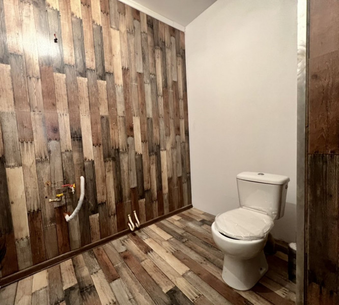 INCHIRIERE 2 CASE  CU 8 CAMERE SI  TEREN DE 500mp POPA SAVU
