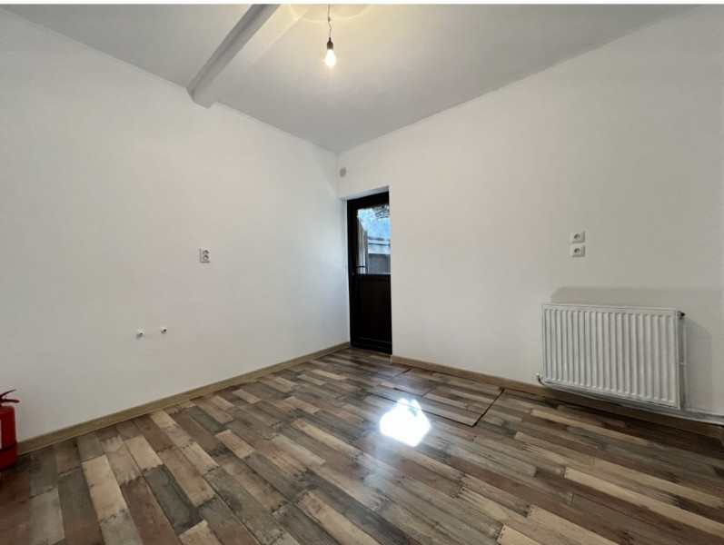 INCHIRIERE 2 CASE  CU 8 CAMERE SI  TEREN DE 500mp POPA SAVU