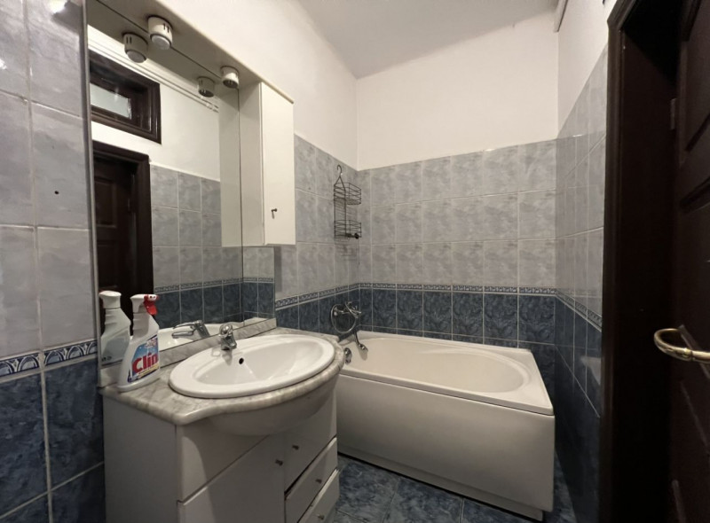 INCHIRIERE 2 CASE  CU 8 CAMERE SI  TEREN DE 500mp POPA SAVU